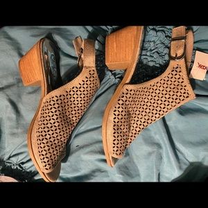 Wedges by CARLOS Santana